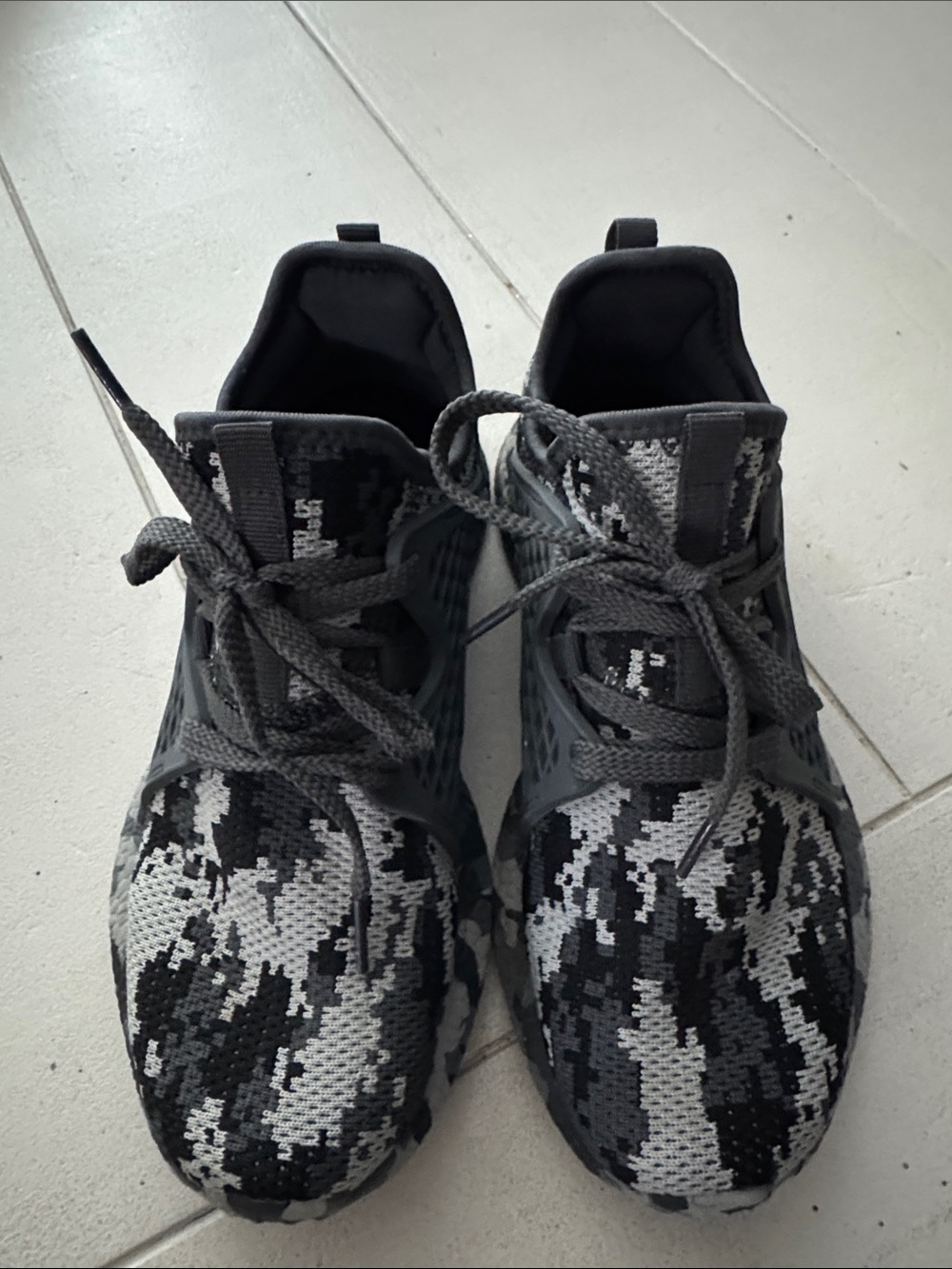 Women’s Camouflage Knit Athletic Sneakers in Gray & Black
